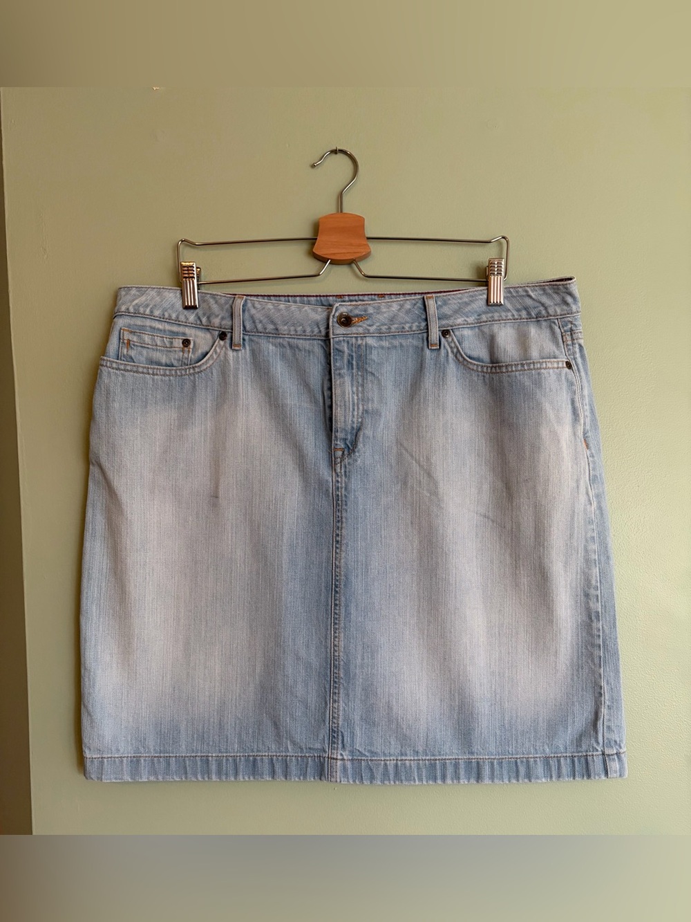 LL Bean Favorite Fit Denim Skirt Size 18 Reg Light Wash 5-Pocket Classic Casual